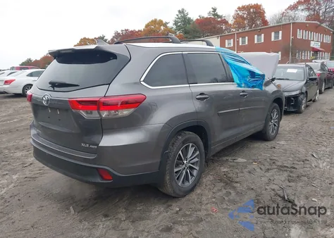 2018 Toyota Highlander Xle z USA, uszkodzony, nr VIN 5TDJZRFH5JS882115